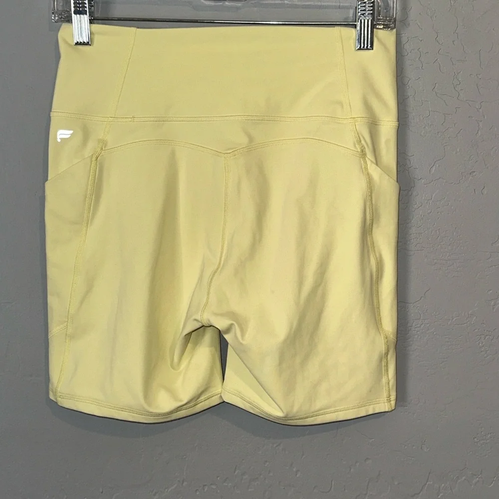 Fabletics Pale Yellow Bike Shorts with Side Pockets - Picture 4 of 6